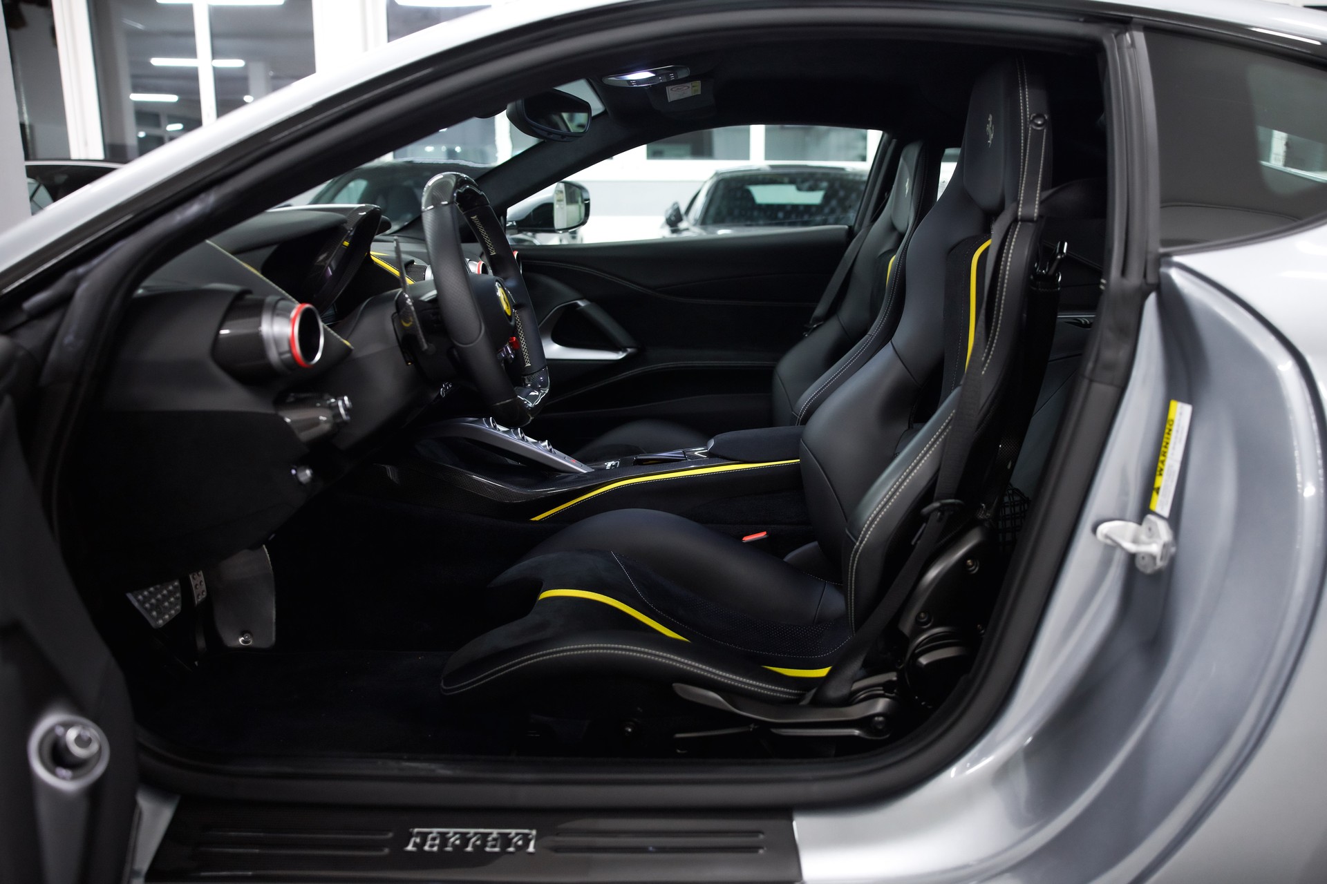 FERRARI 812 Superfast-image-18
