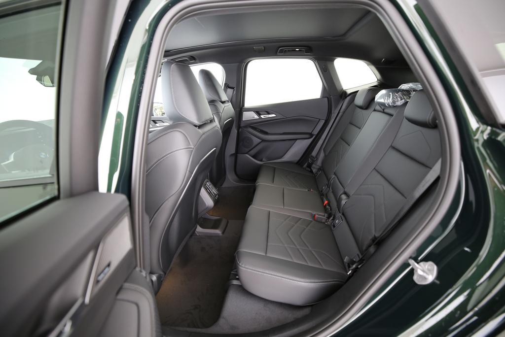 BMW 220i Active Tourer-image-5
