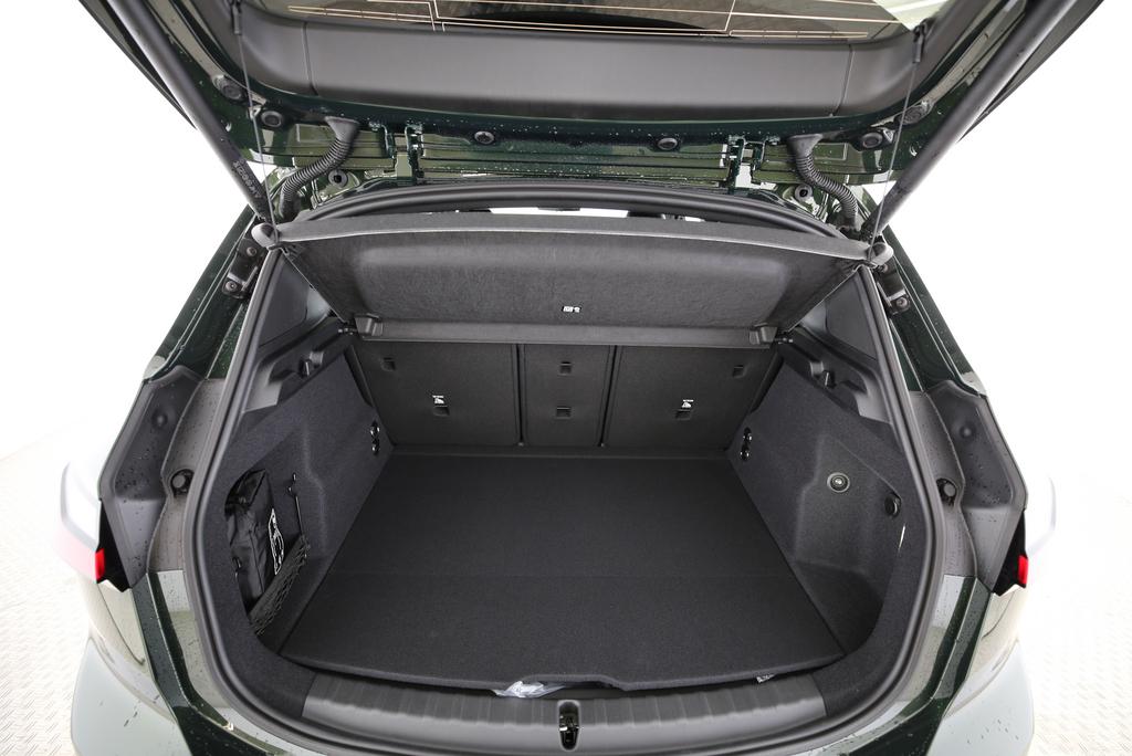 BMW 220i Active Tourer-image-7