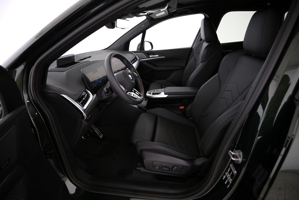 BMW 220i Active Tourer-image-3