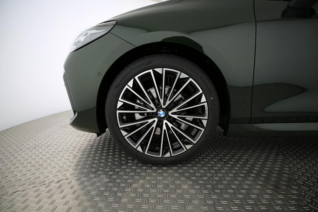 BMW 220i Active Tourer-image-2
