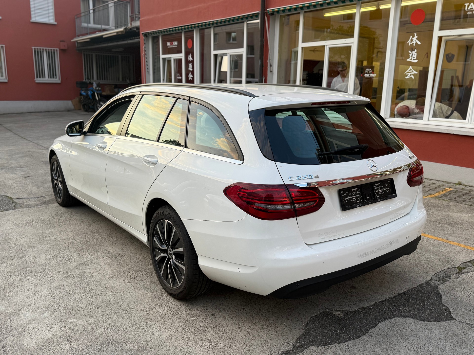 MERCEDES-BENZ C 220 d Swiss Star 4M 9G-Tronic-image-3