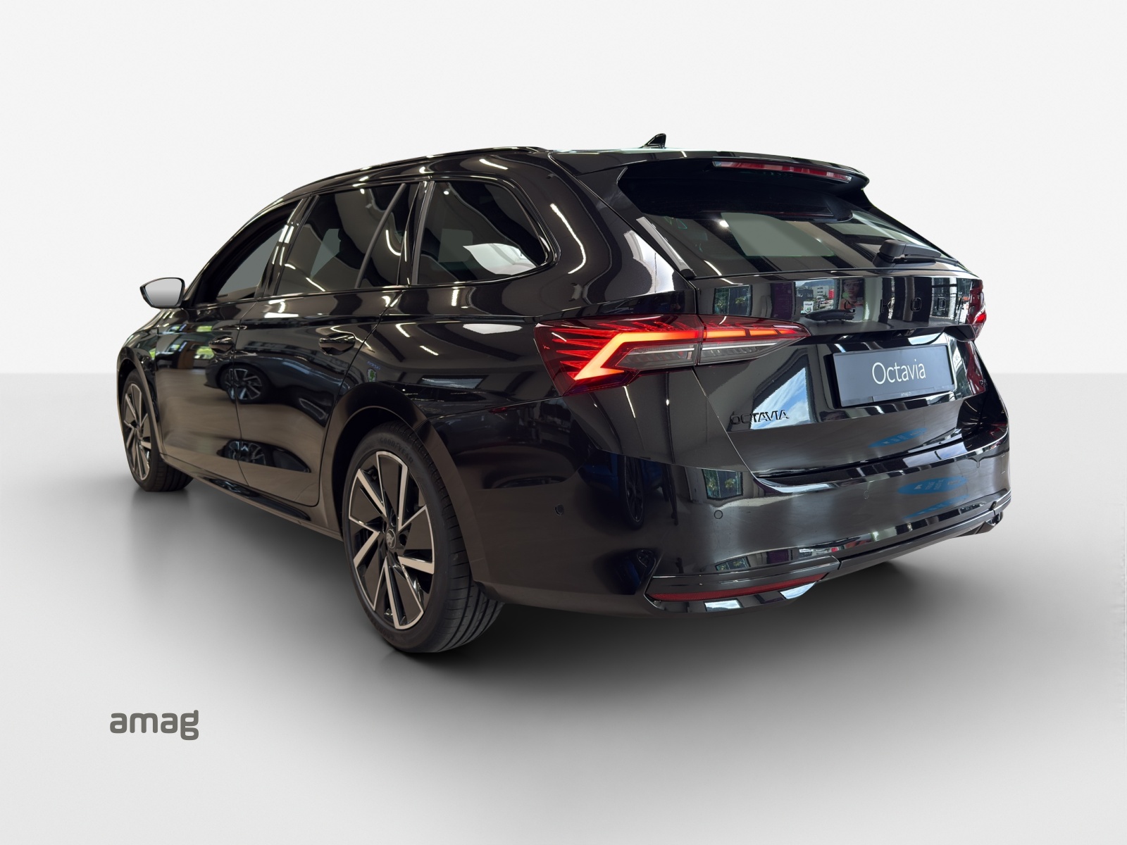 SKODA Octavia Combi 2.0 TSI DSG Sport Line 4x4-showroom-element-2