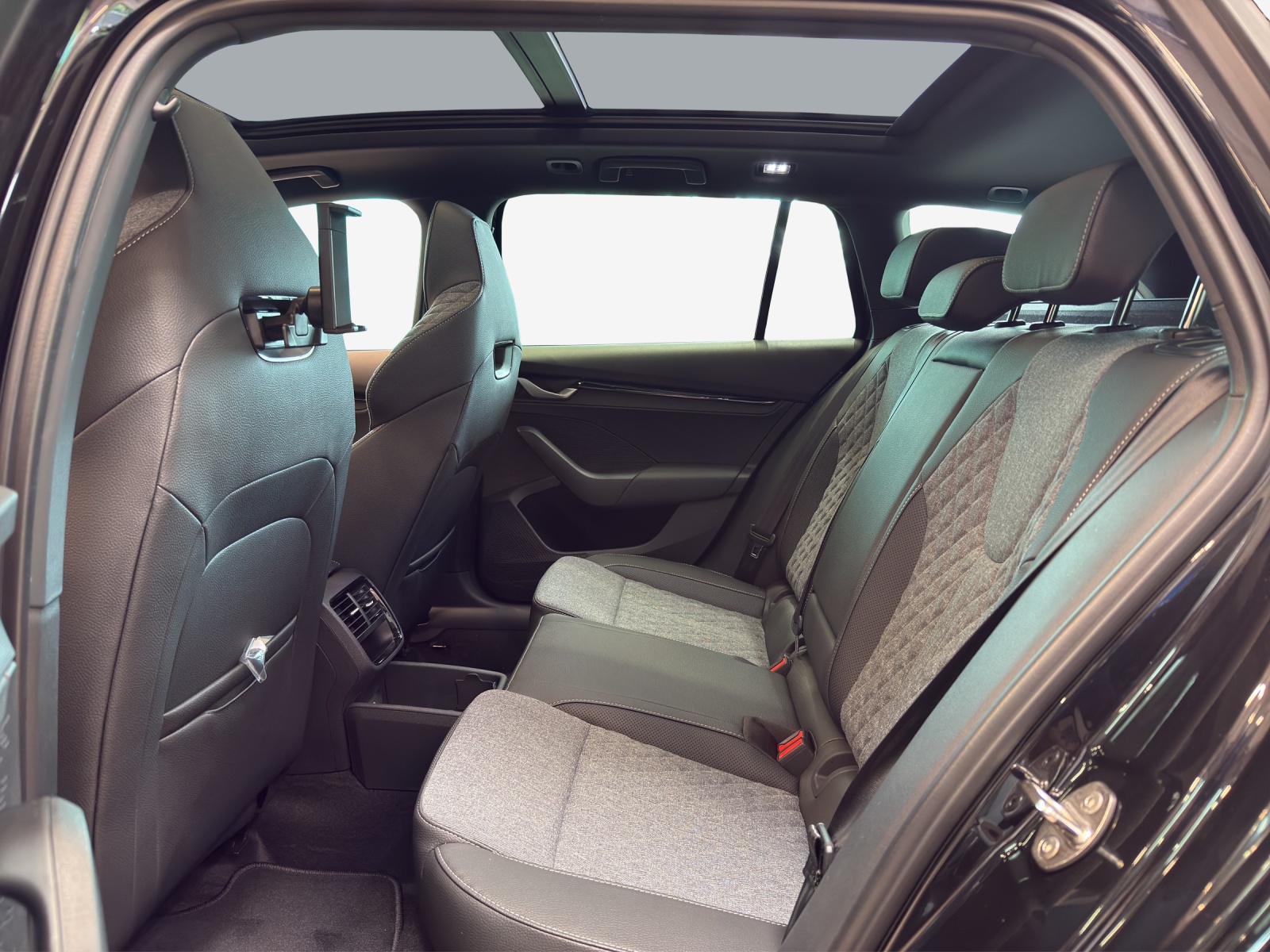 SKODA Octavia Combi 2.0 TSI DSG Sport Line 4x4-image-11