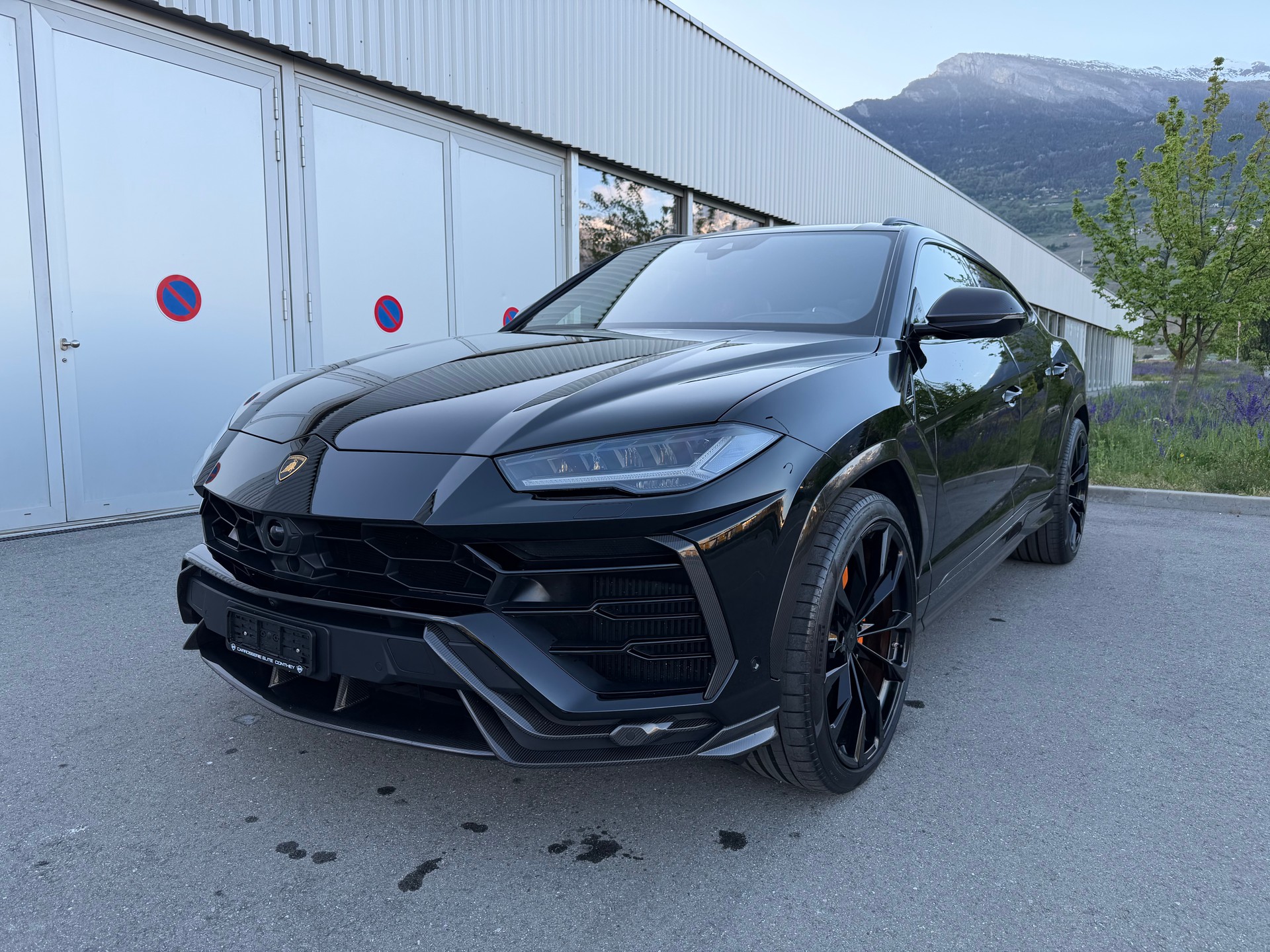 LAMBORGHINI Urus E-Gear-image-1