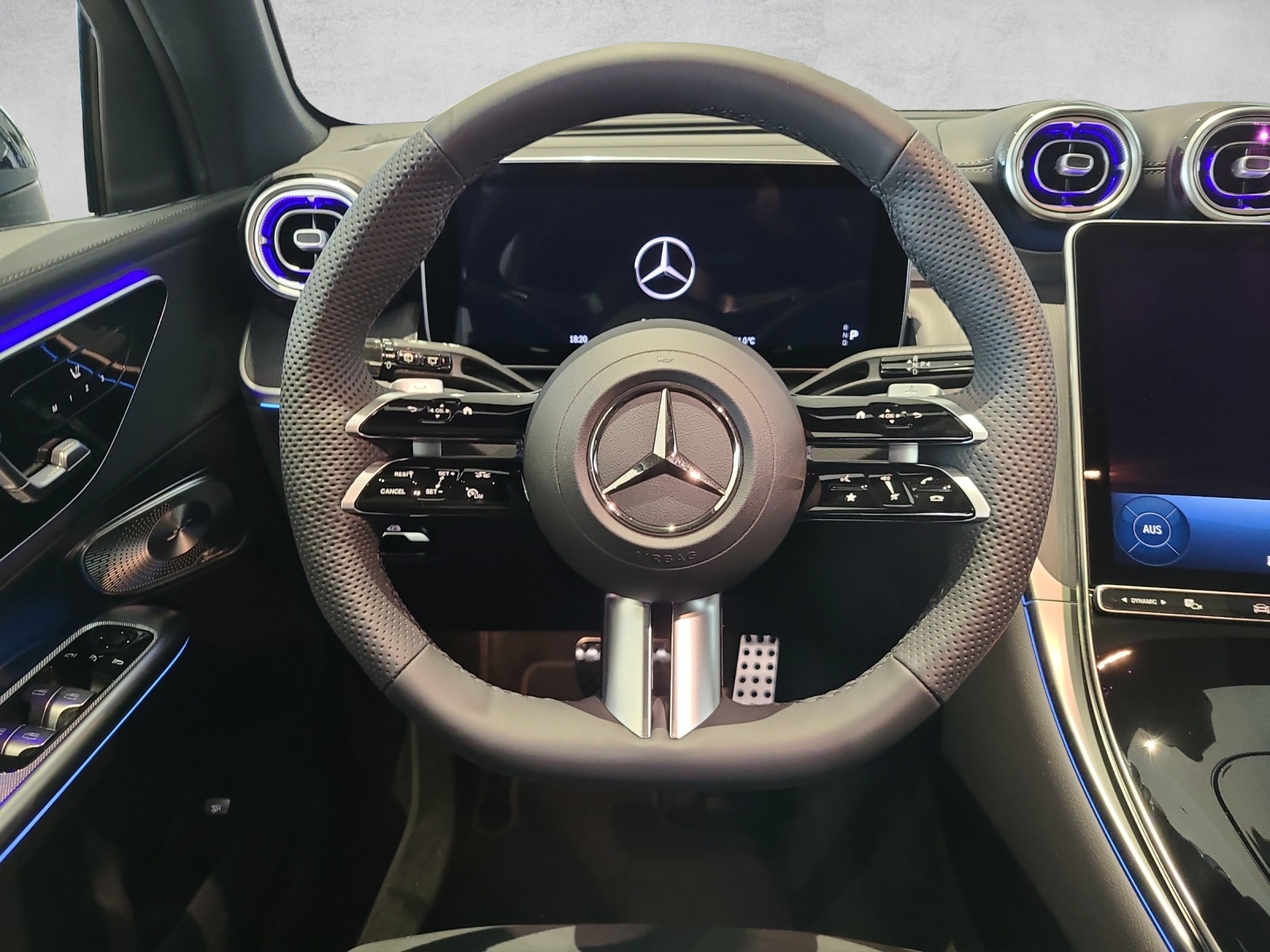 MERCEDES-BENZ GLC 300 d 4Matic 9G-Tronic-image-12