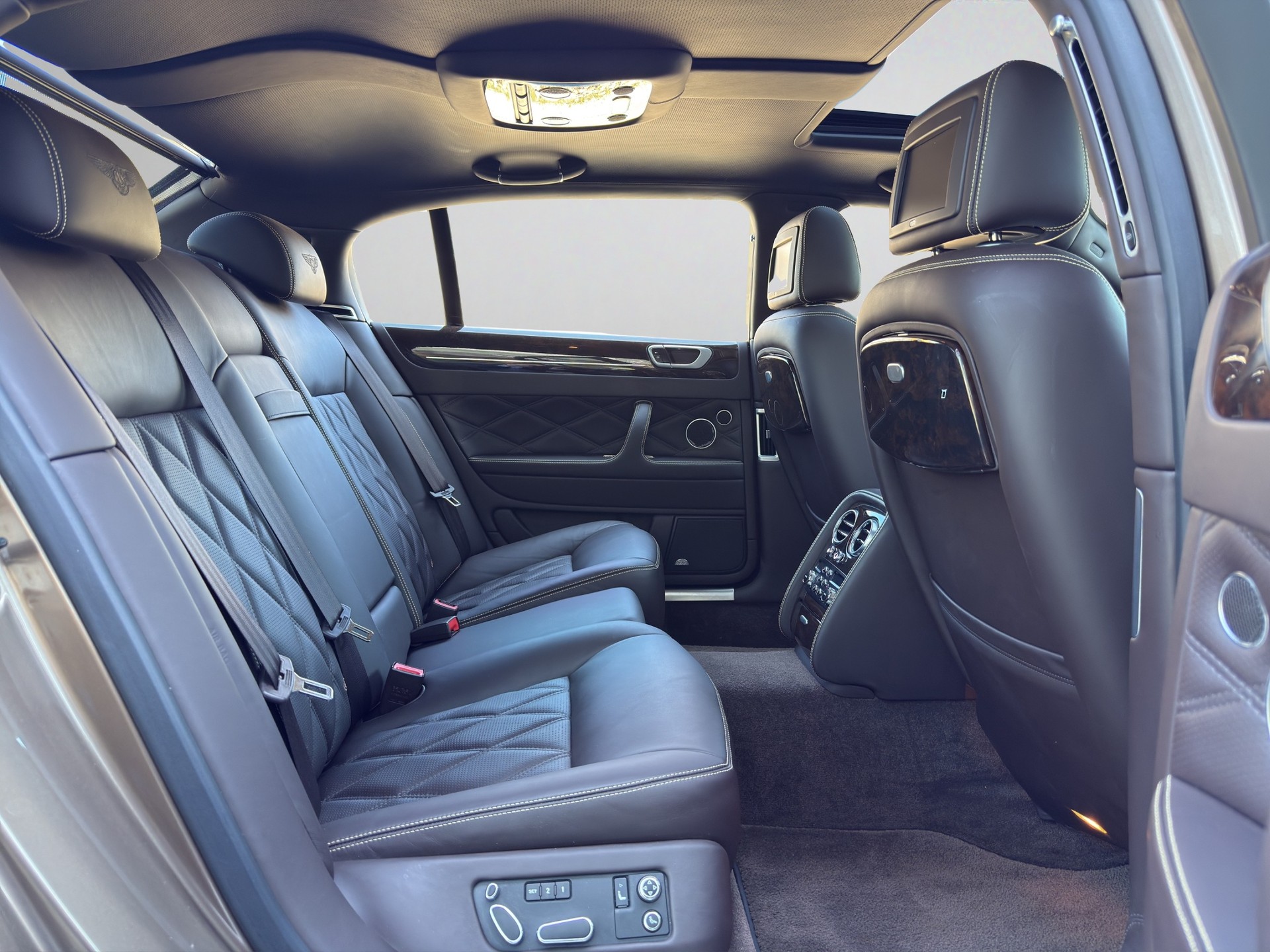 BENTLEY FLYING SPUR-image-9