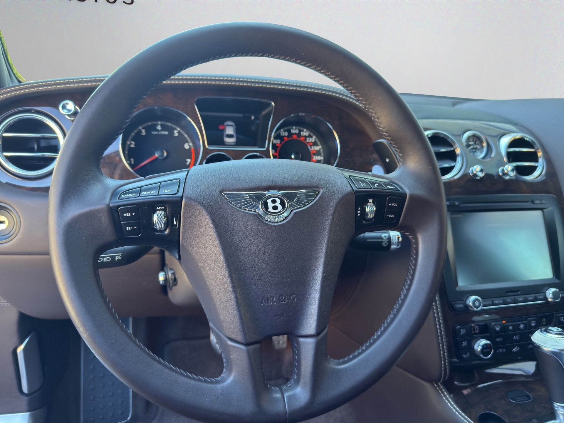 BENTLEY FLYING SPUR-image-13