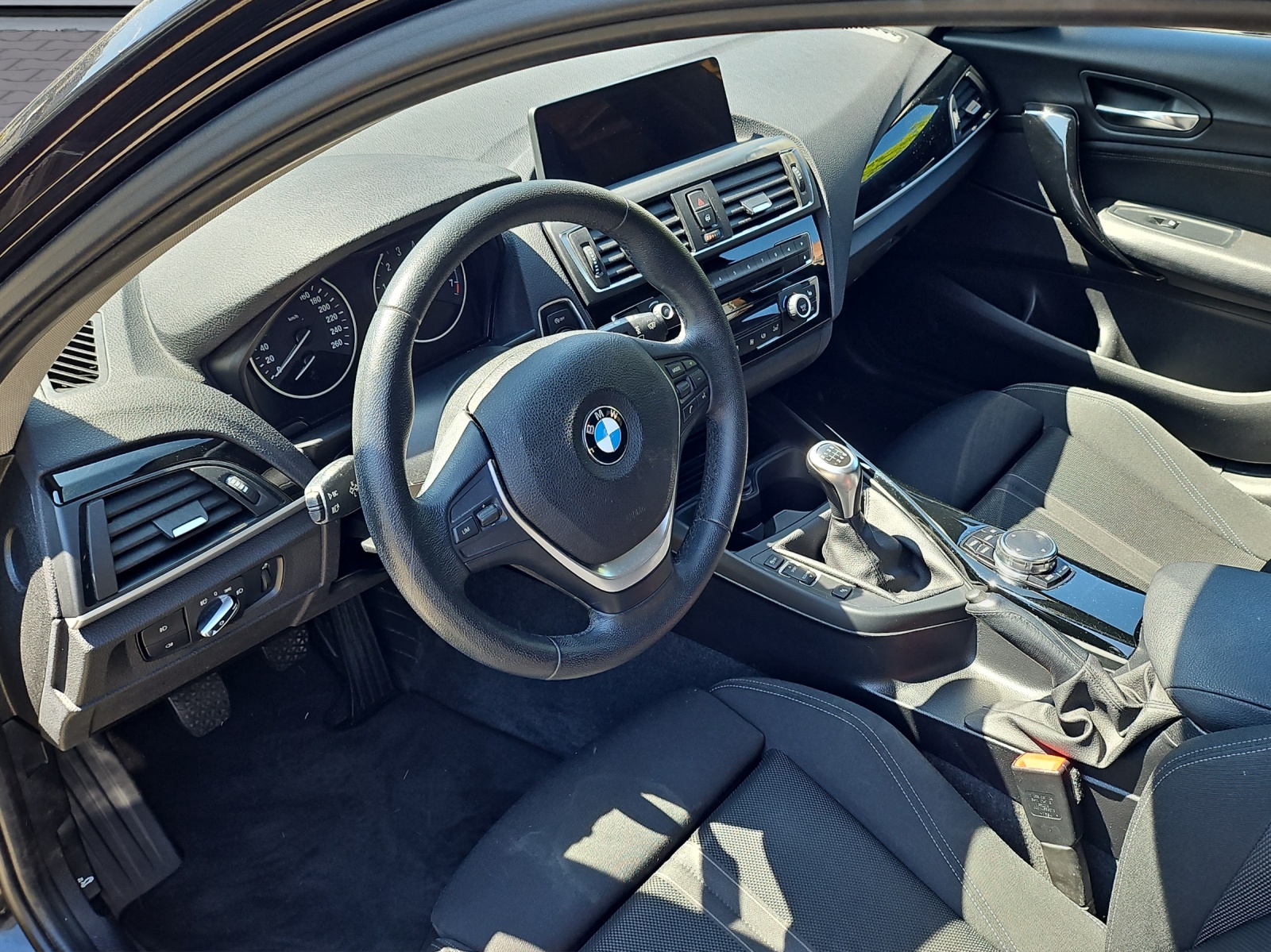 BMW 118i Sport Line-image-9