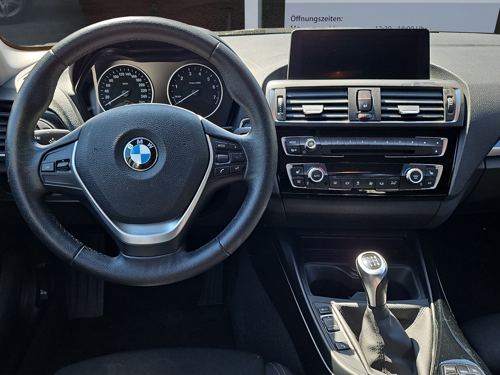 BMW 118i Sport Line-image-10