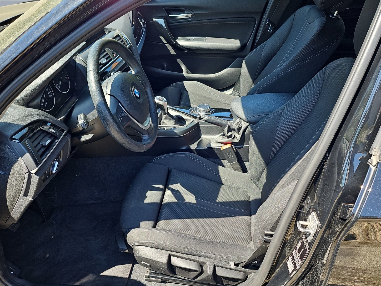 BMW 118i Sport Line-image-11