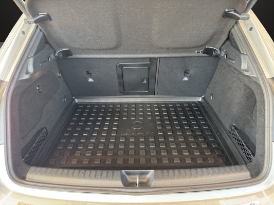 MERCEDES-BENZ GLA 250 AMG Line 4Matic-image-12