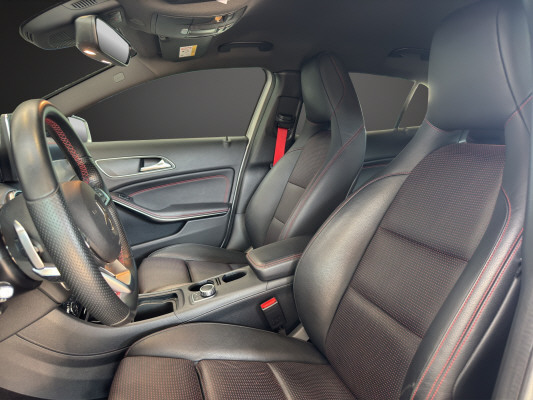 MERCEDES-BENZ GLA 250 AMG Line 4Matic-image-8