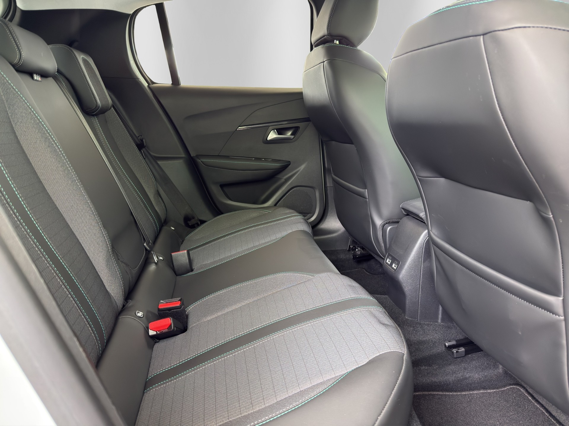 PEUGEOT 208 Elektrik Allure-image-14