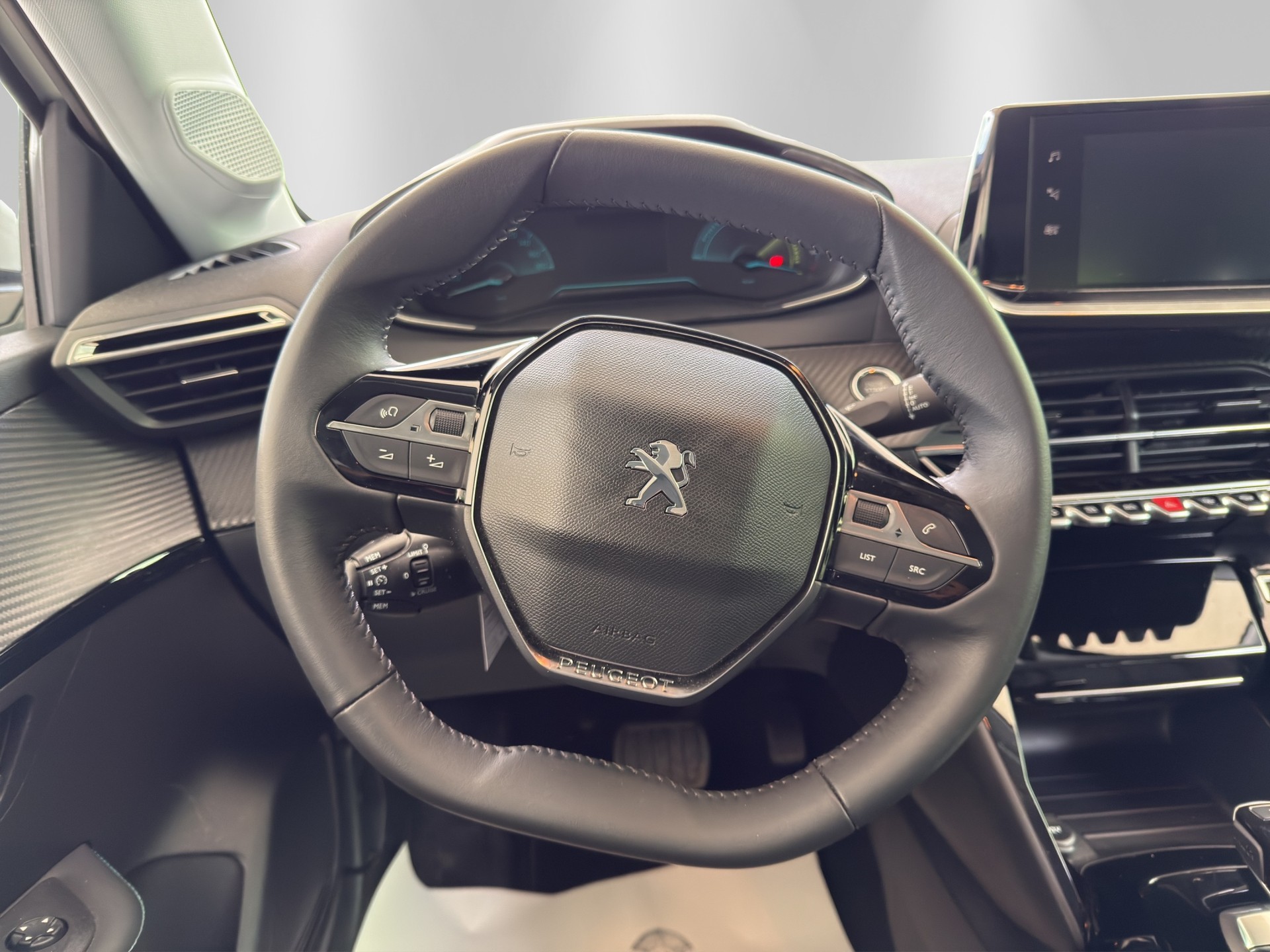 PEUGEOT 208 Elektrik Allure-image-9