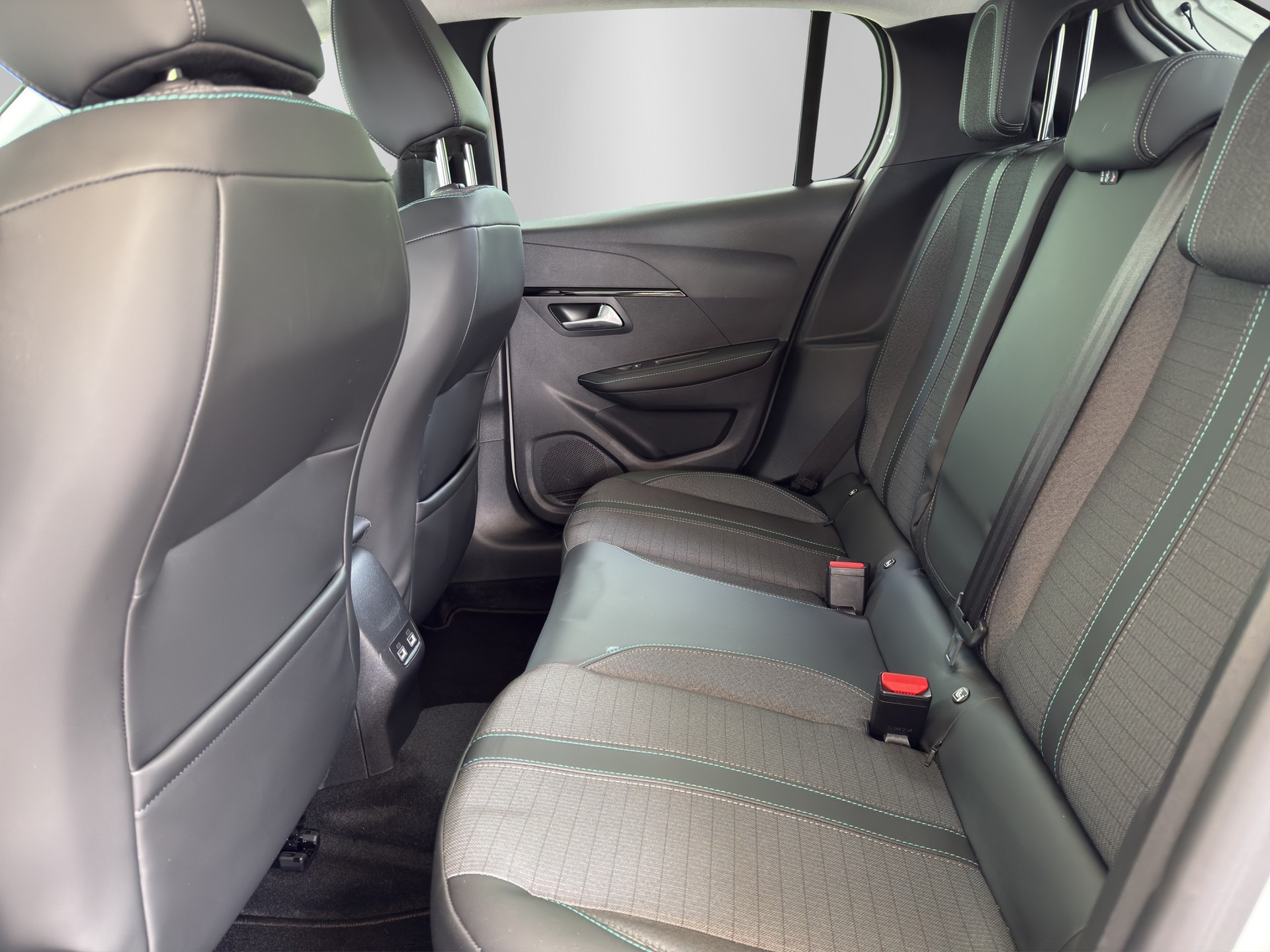 PEUGEOT 208 Elektrik Allure-image-13