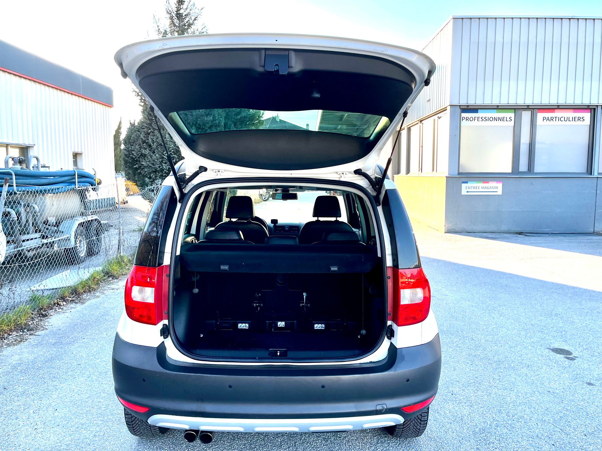 SKODA Yeti 1.8 TSI Experience 4x4-image-15
