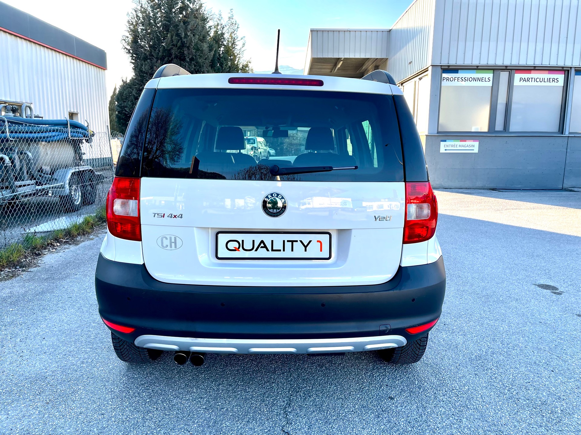 SKODA Yeti 1.8 TSI Experience 4x4-image-21