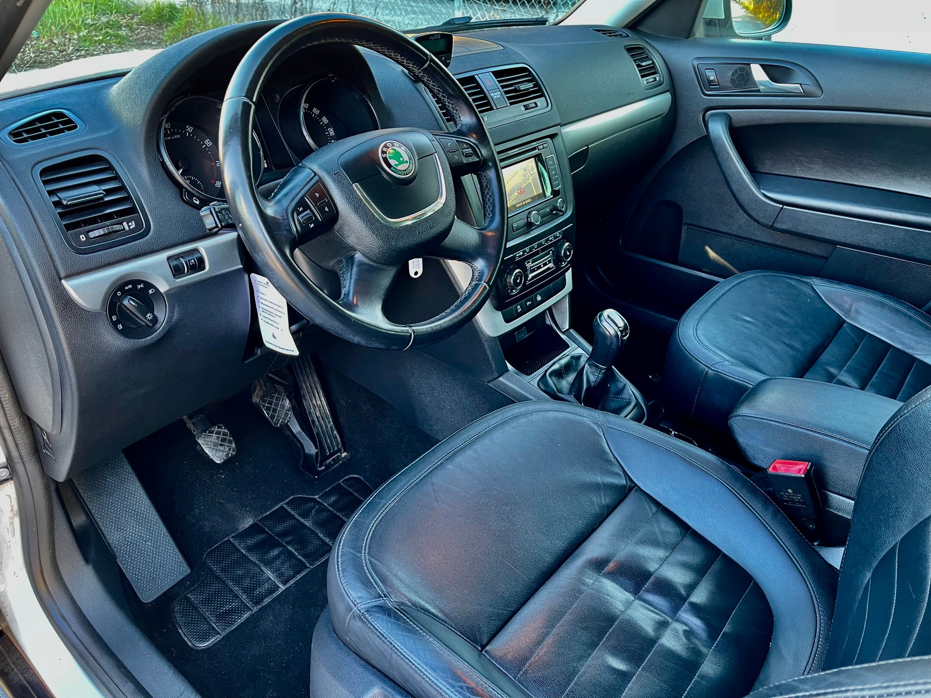 SKODA Yeti 1.8 TSI Experience 4x4-image-12