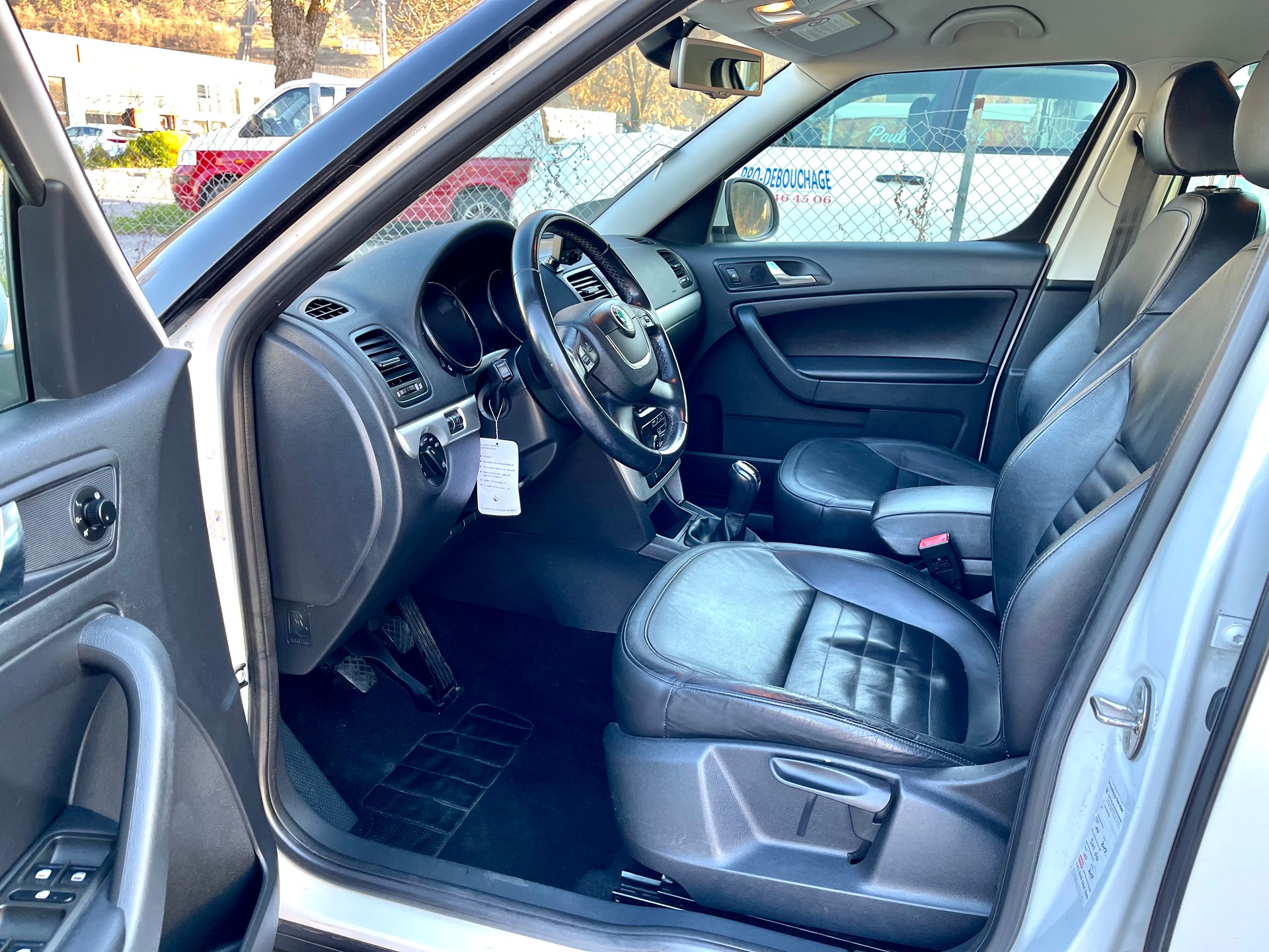 SKODA Yeti 1.8 TSI Experience 4x4-image-24
