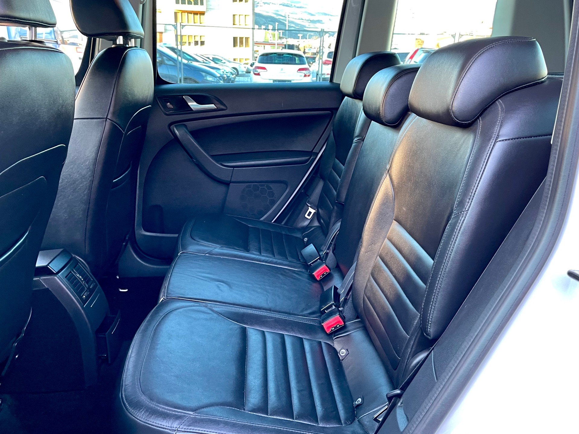 SKODA Yeti 1.8 TSI Experience 4x4-image-23