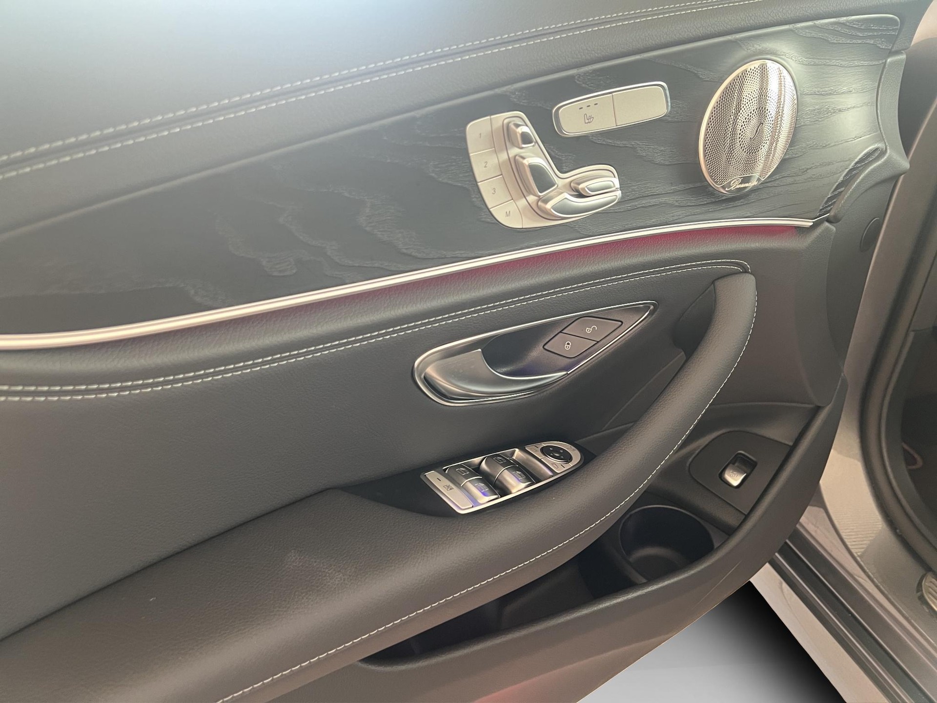 MERCEDES-BENZ E 220 d AMG Line 4matic Kombi-image-17