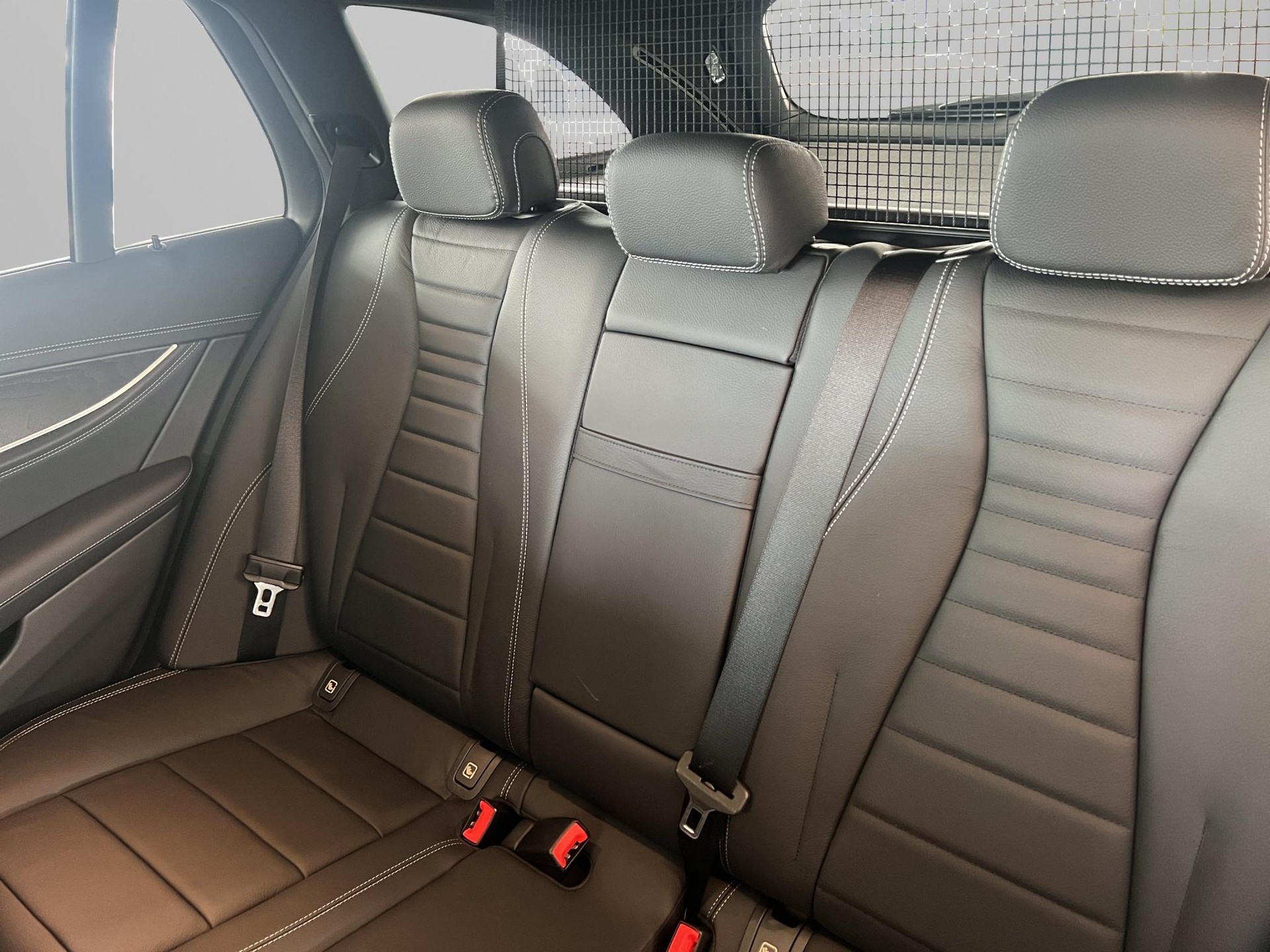 MERCEDES-BENZ E 220 d AMG Line 4matic Kombi-image-11