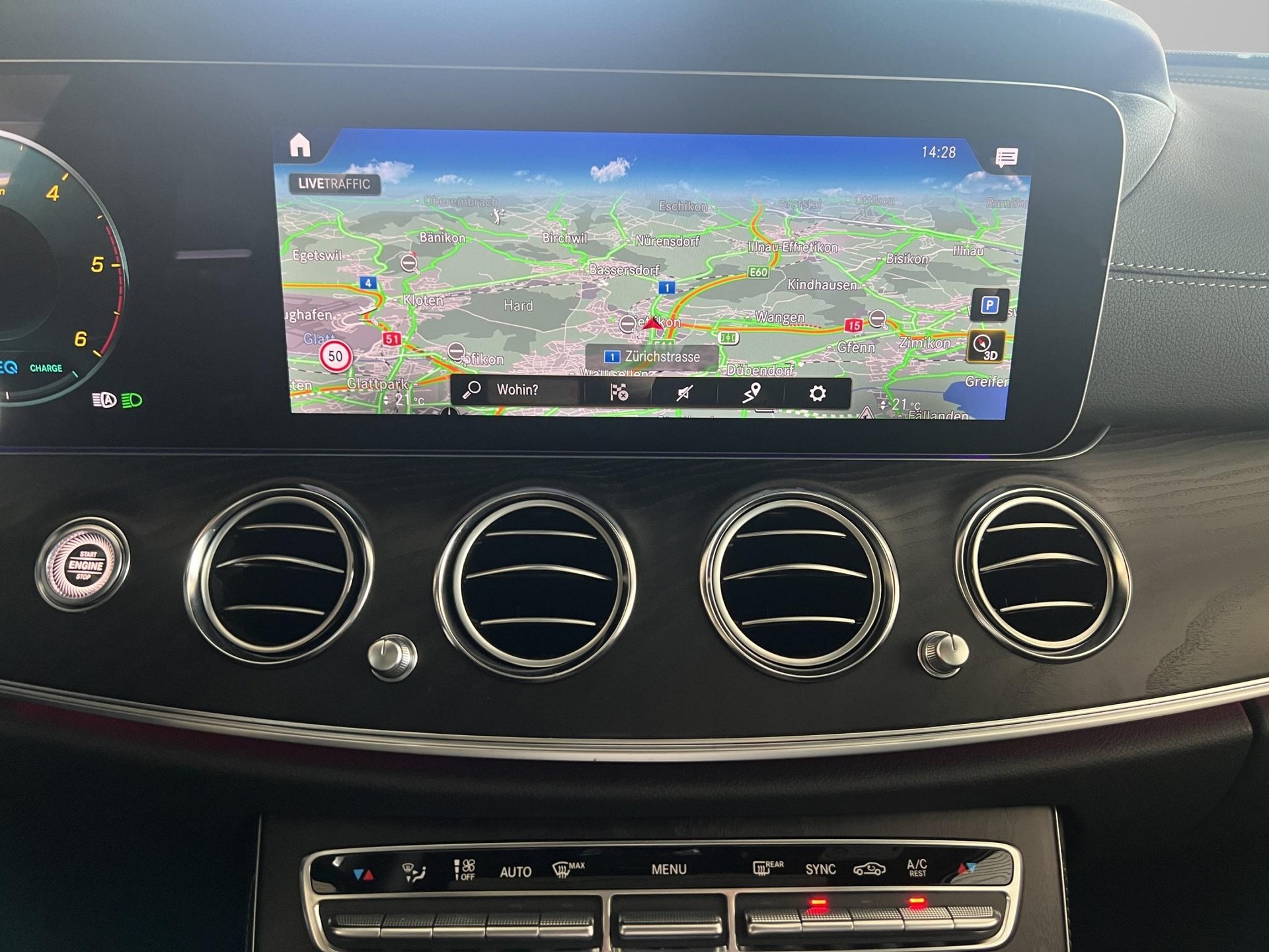 MERCEDES-BENZ E 220 d AMG Line 4matic Kombi-image-14
