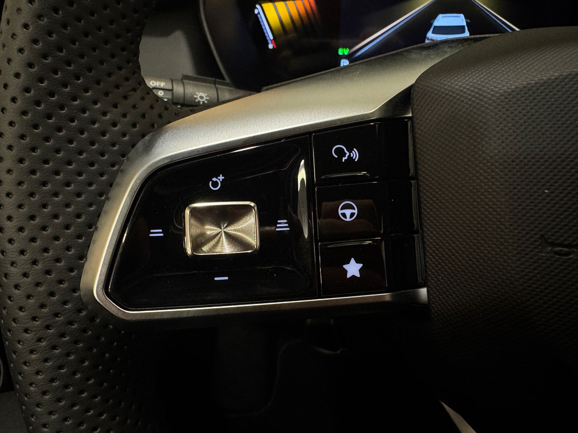 MG ZS 1.5 HEV Luxury-image-9