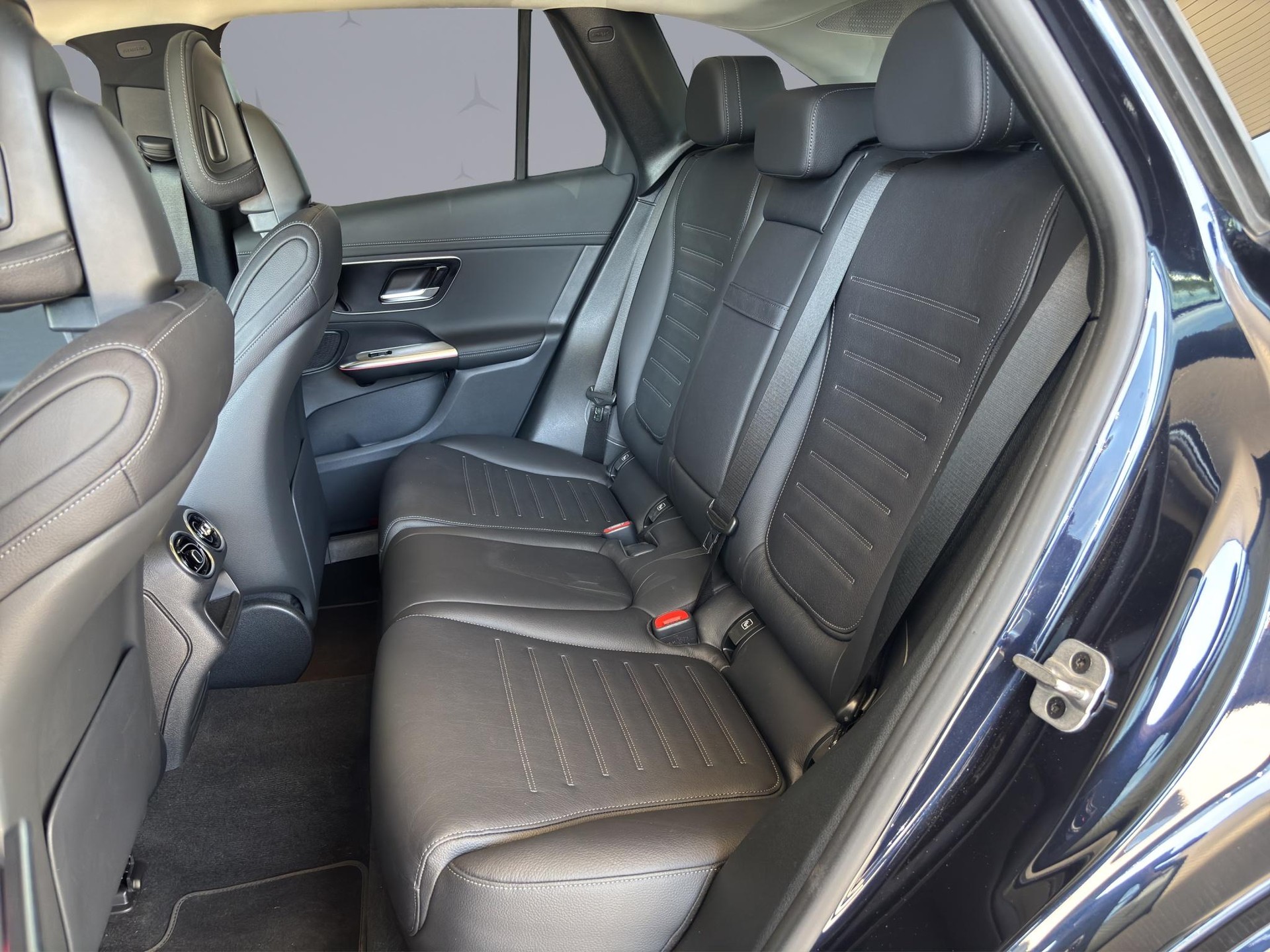 MERCEDES-BENZ GLC 300 AMG Line 4matic-image-10