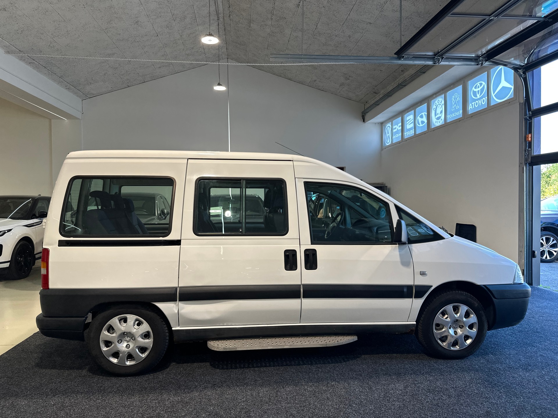 PEUGEOT Expert 2.0 16V-image-9