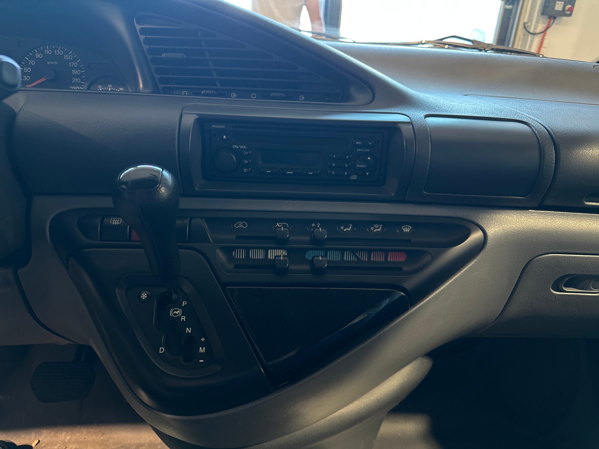 PEUGEOT Expert 2.0 16V-image-17