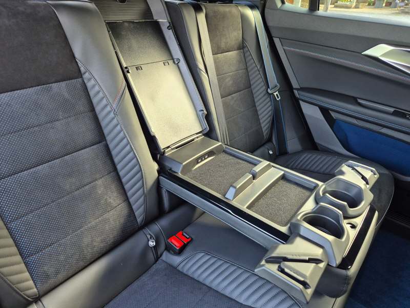 RENAULT Rafale 1.2 E-Tech Plug-in Atelier Alpine-image-11