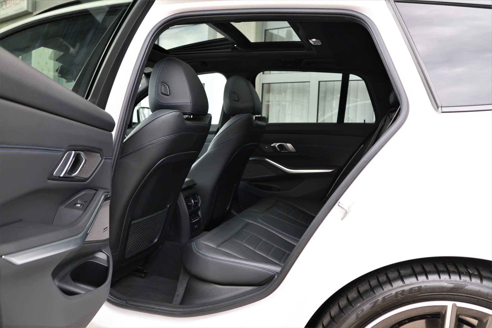 BMW M340d xDrive 48V Touring Steptronic Sport (CH)-image-11