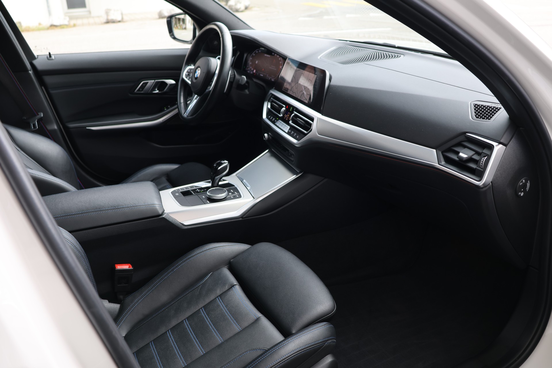 BMW M340d xDrive 48V Touring Steptronic Sport (CH)-image-18
