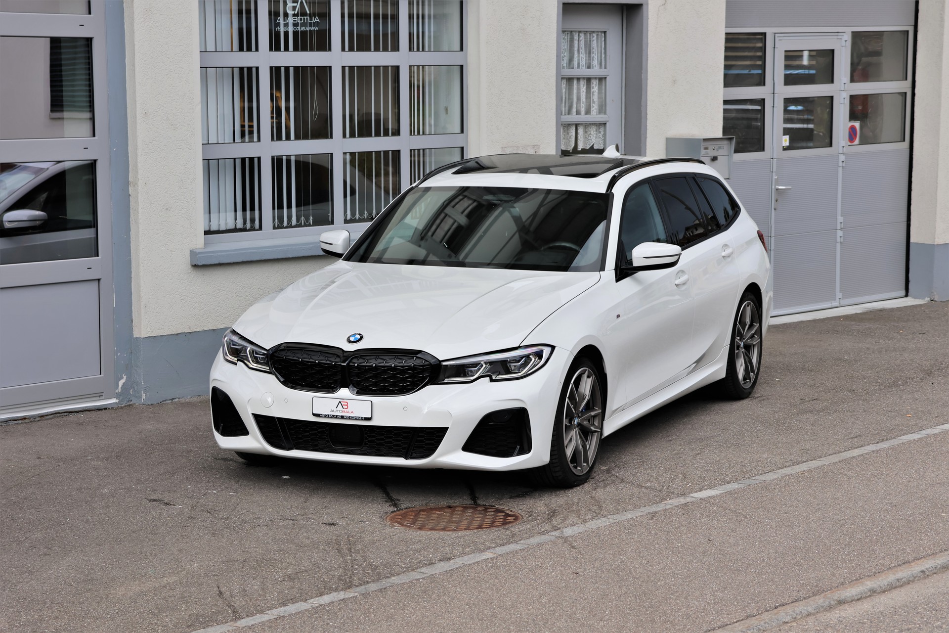 BMW M340d xDrive 48V Touring Steptronic Sport (CH)-image-0