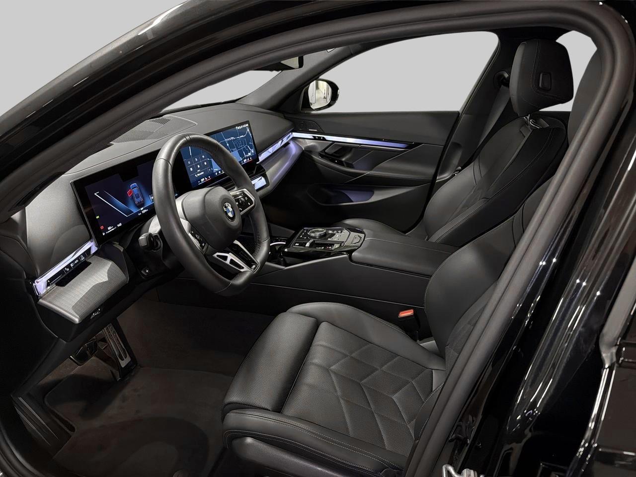 BMW 520d xDrive Touring M Sport-image-12