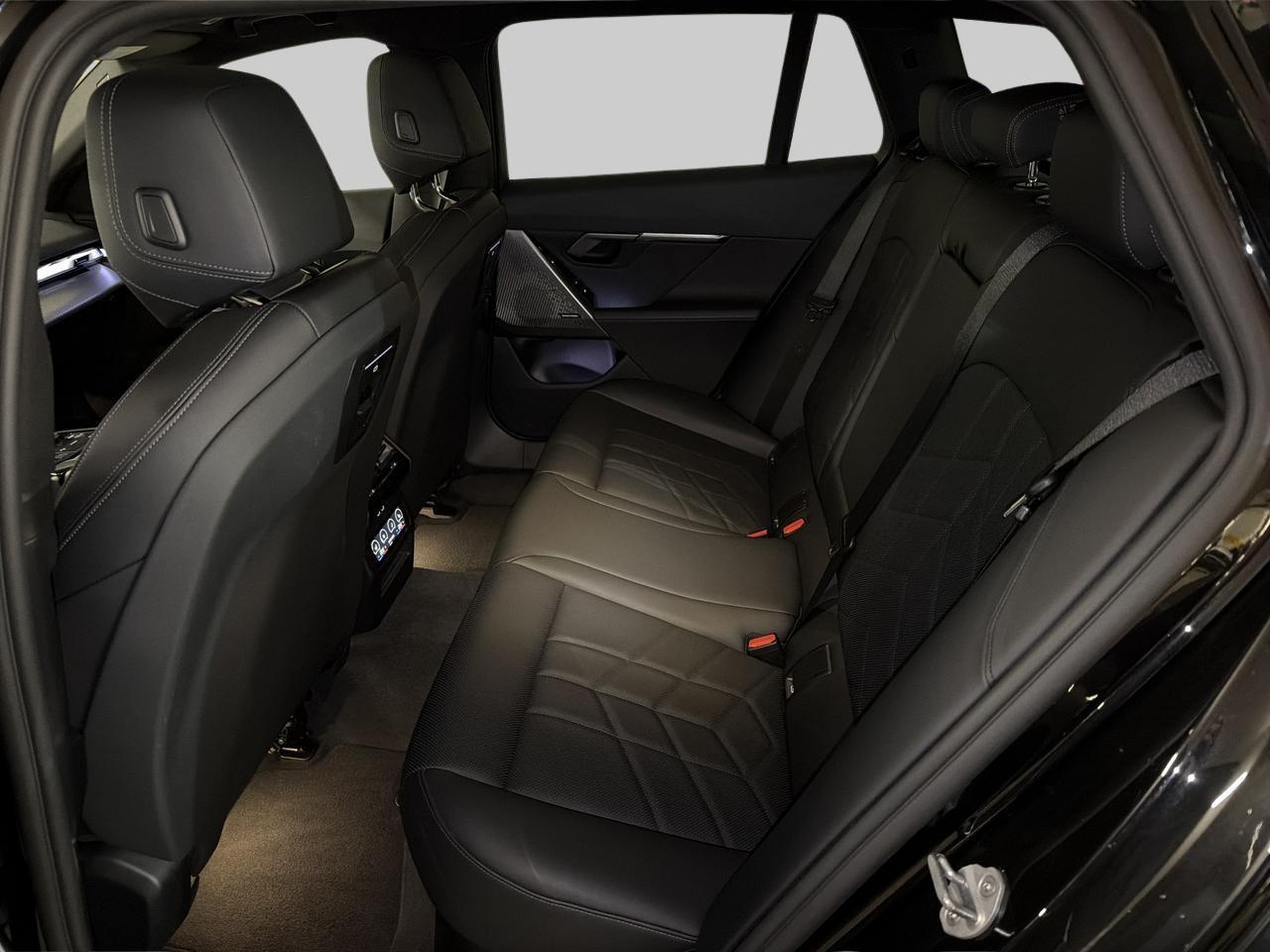 BMW 520d xDrive Touring M Sport-image-13