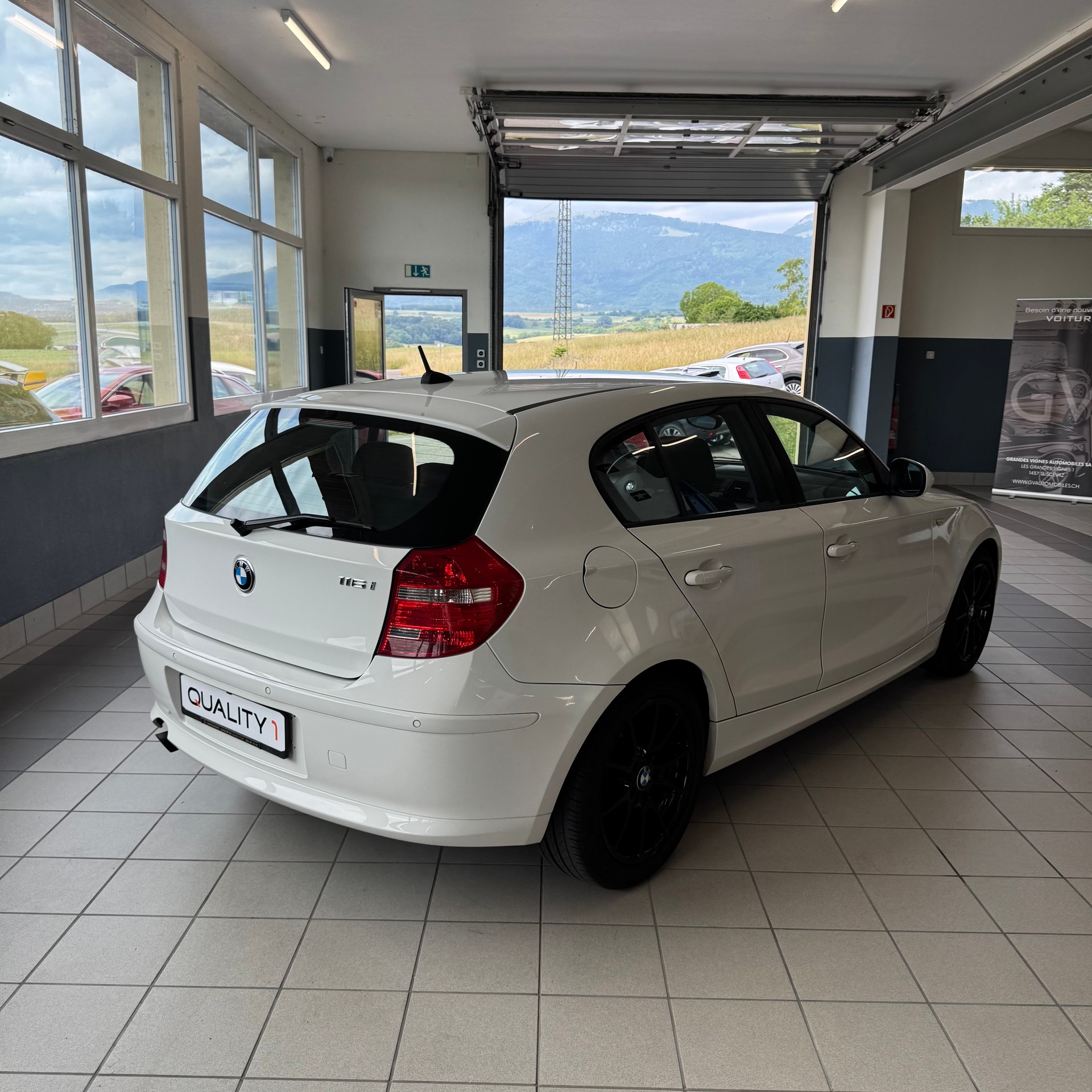 BMW 116i-image-7