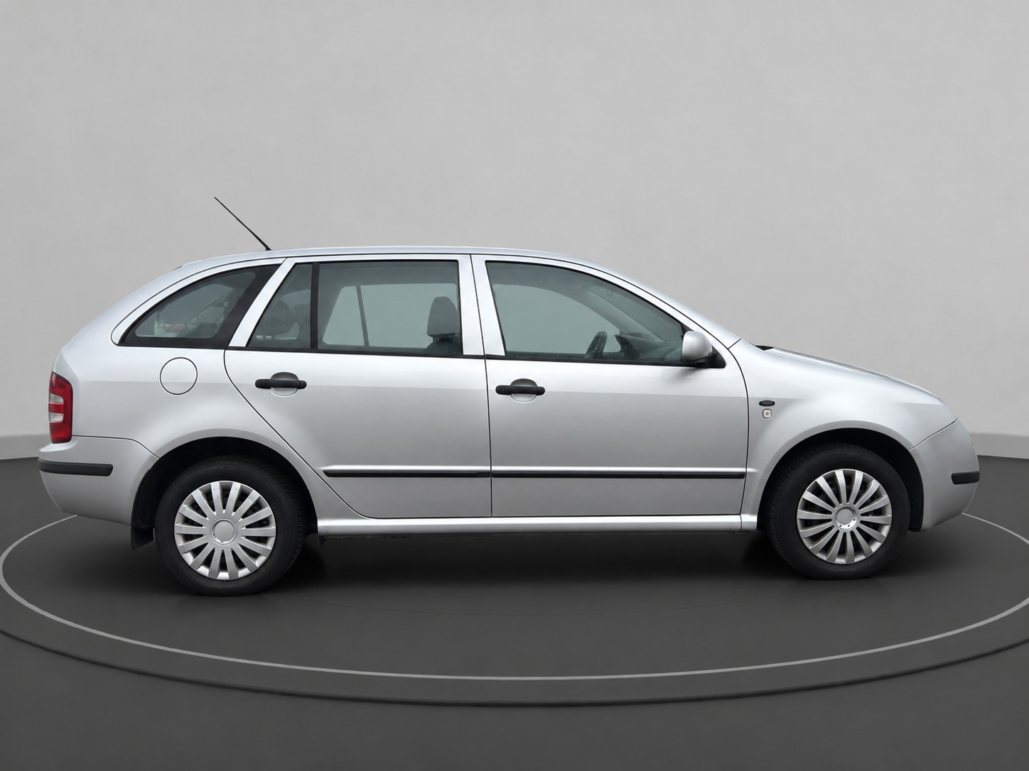 SKODA Fabia 1.4 16V Comfort-image-5