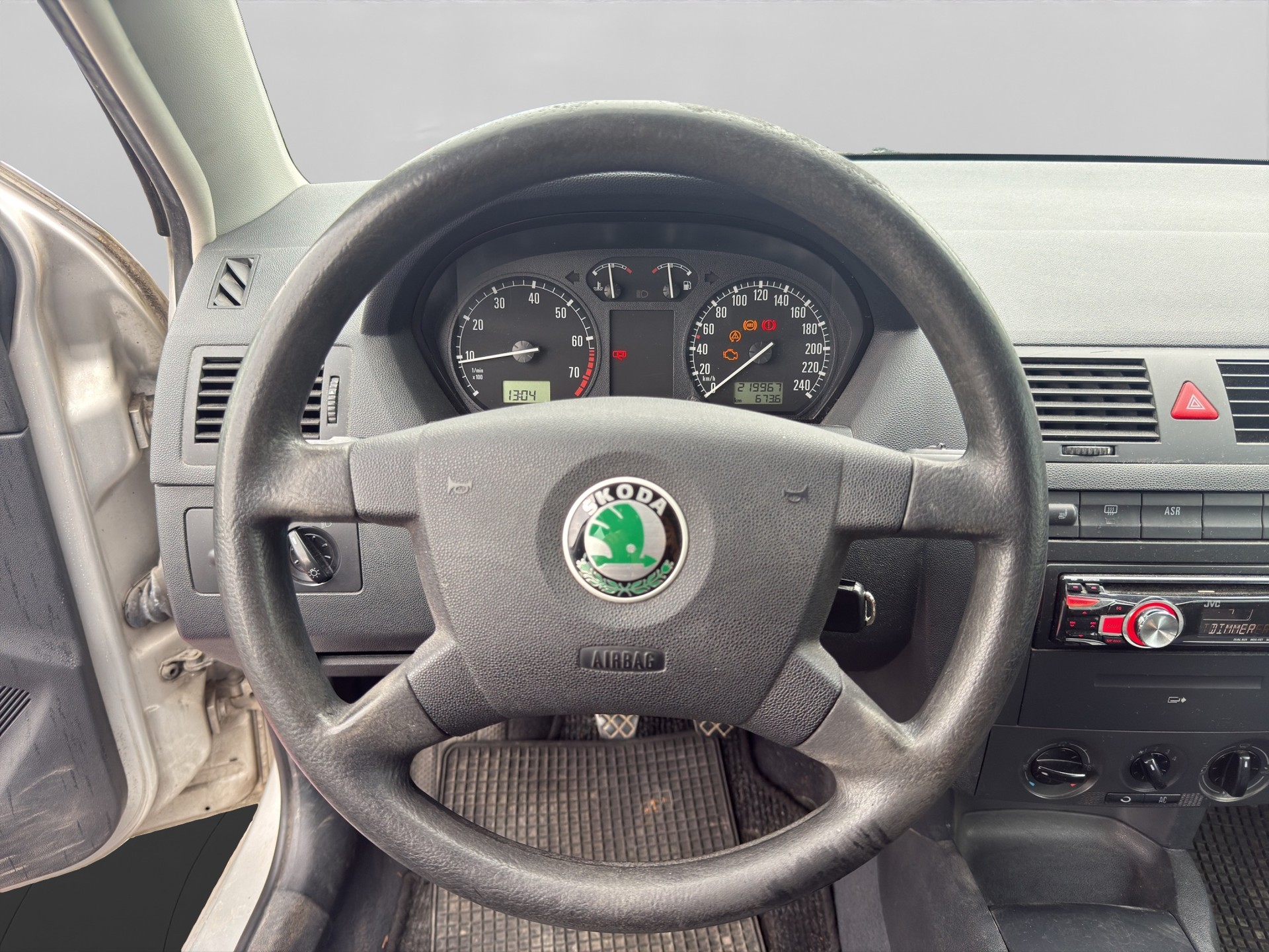SKODA Fabia 1.4 16V Comfort-image-9