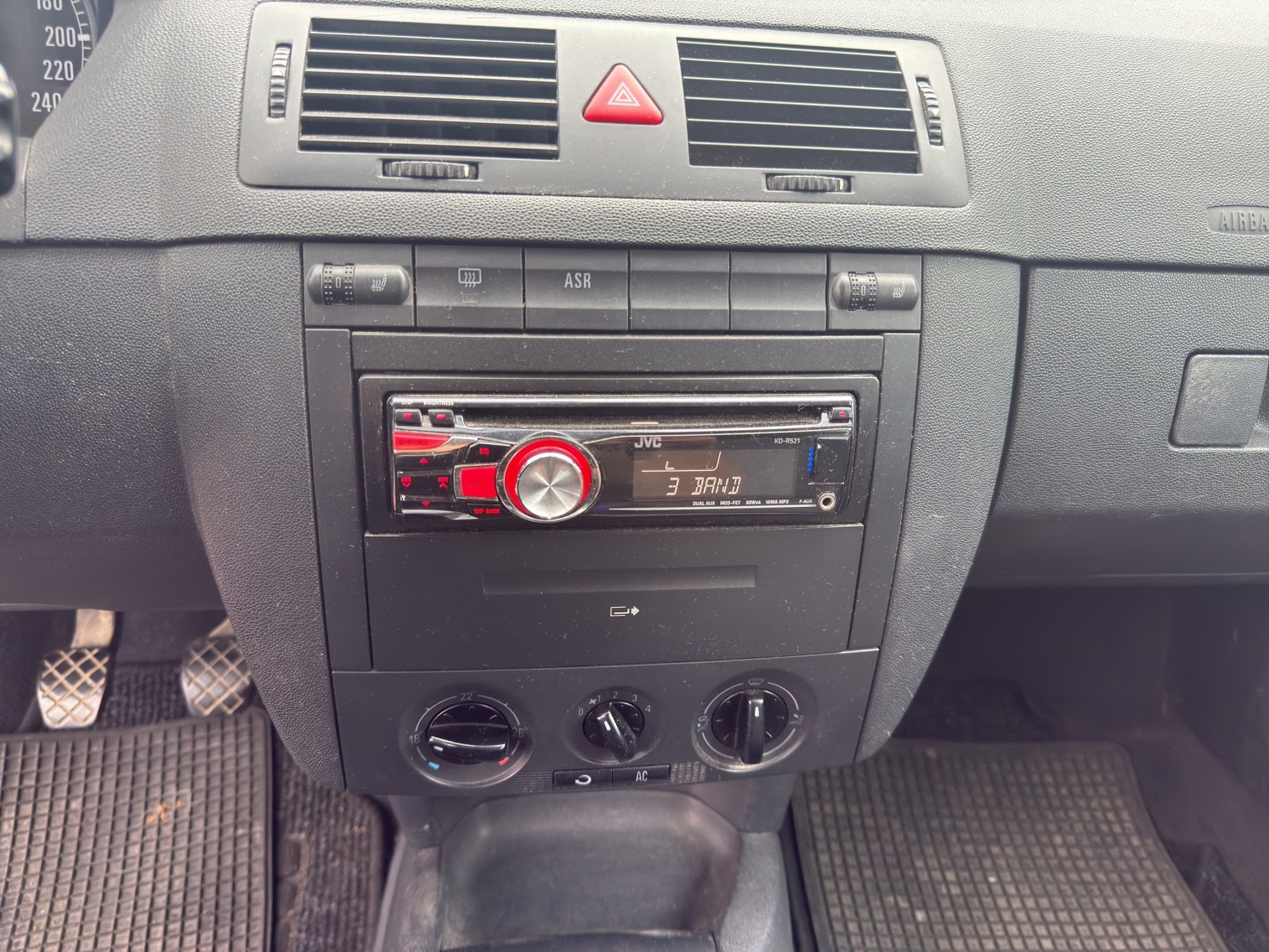 SKODA Fabia 1.4 16V Comfort-image-12