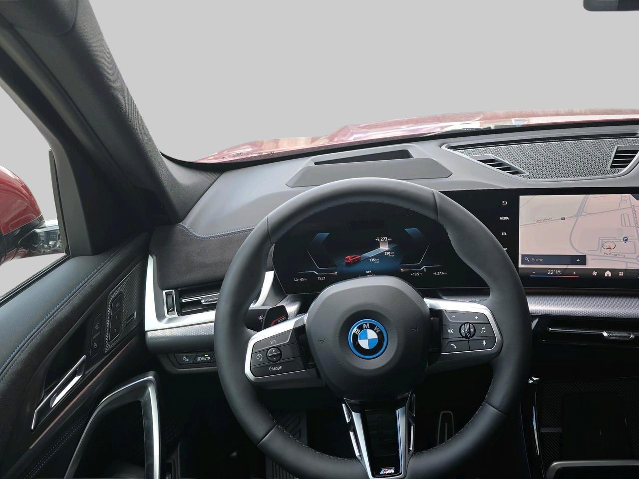 BMW iX1 30 xDrive-image-12