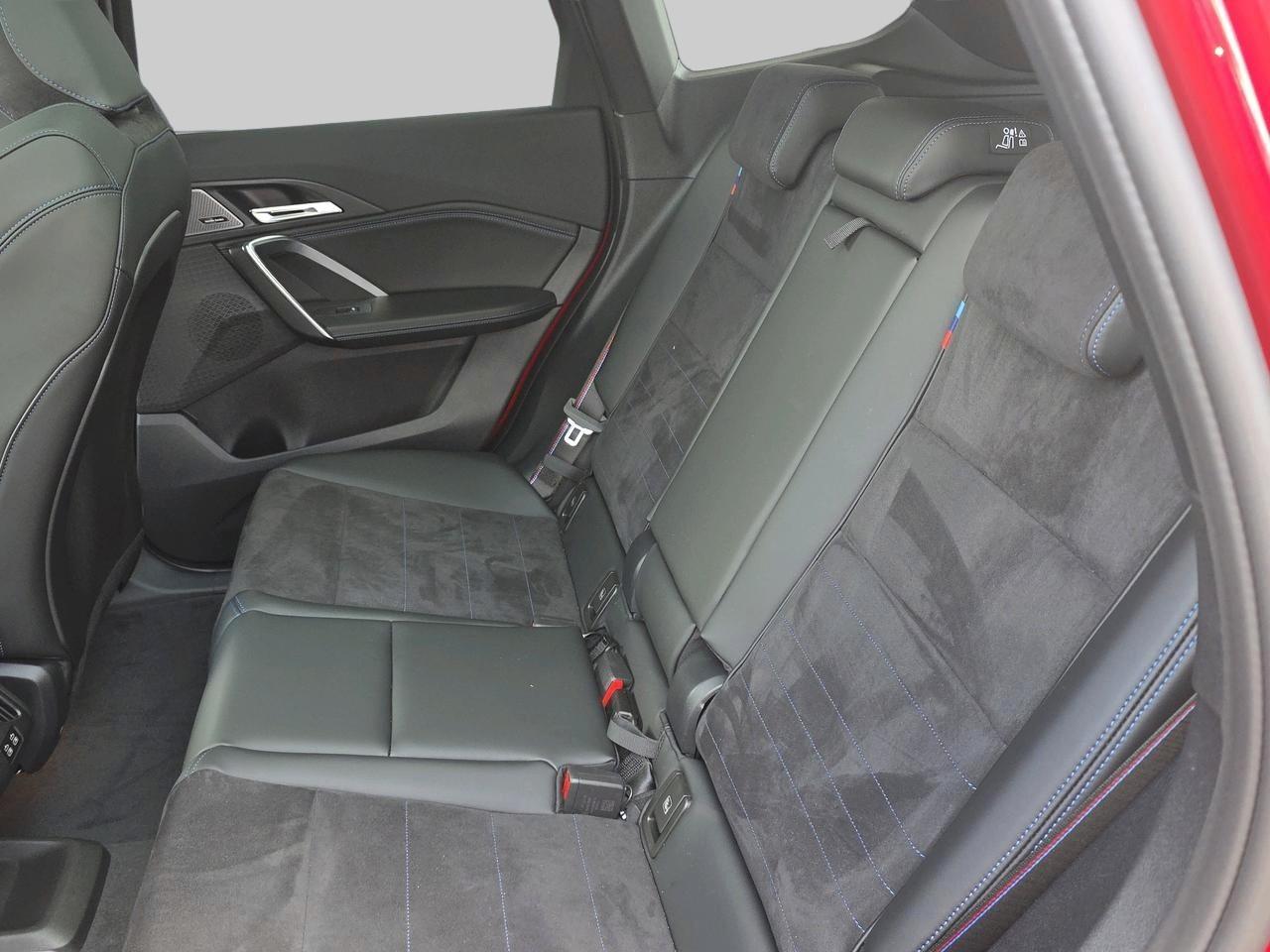 BMW iX1 30 xDrive-image-13