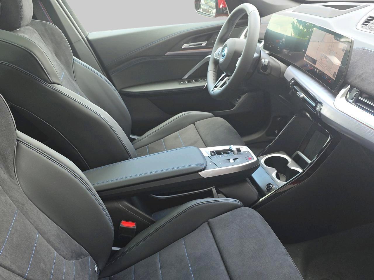 BMW iX1 30 xDrive-image-15