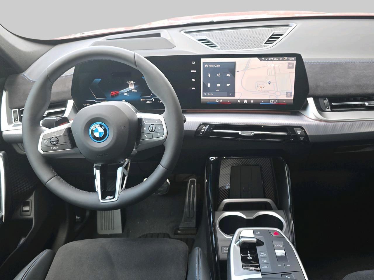 BMW iX1 30 xDrive-image-8
