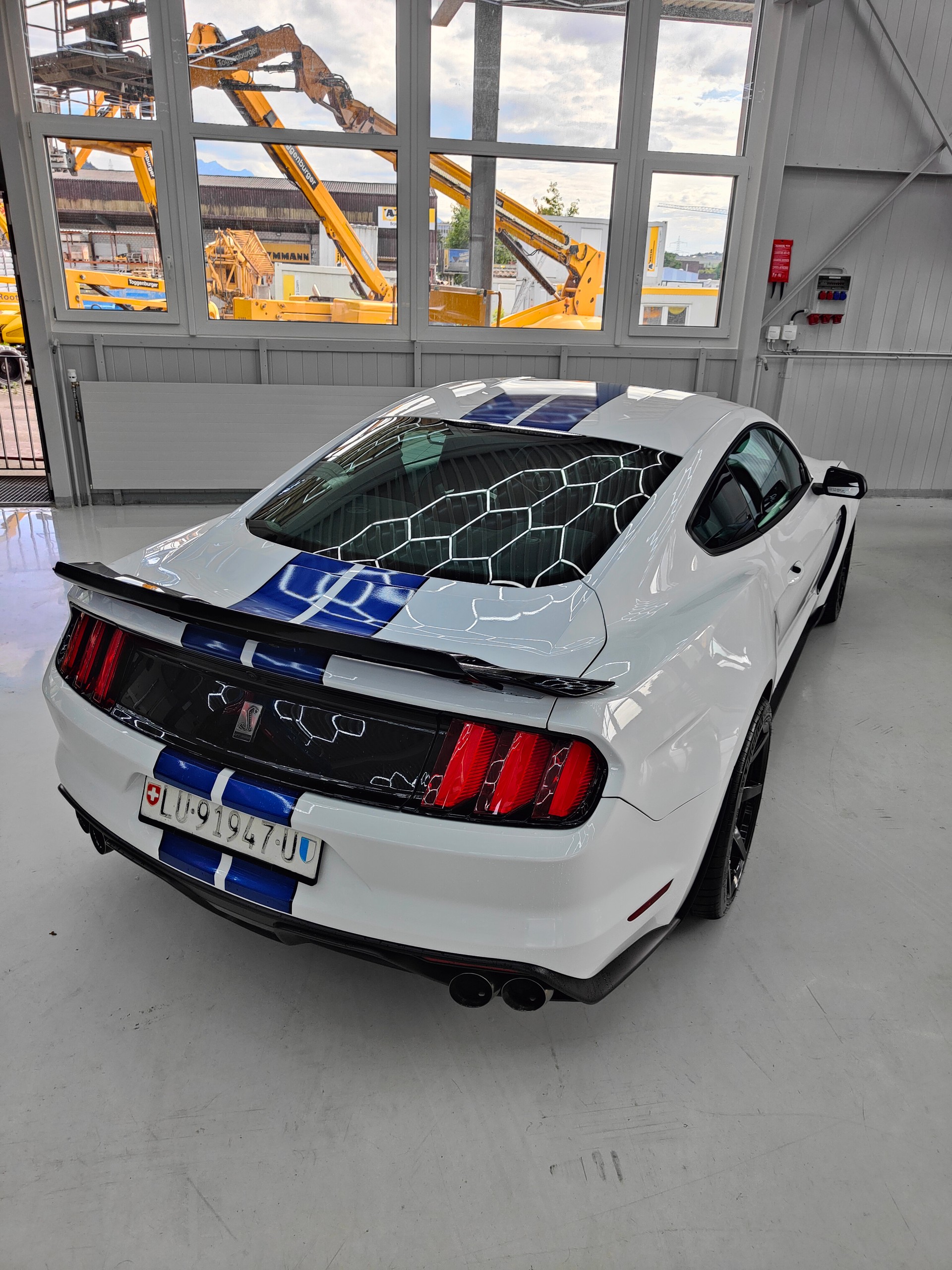 FORD Shelby GT350-image-11