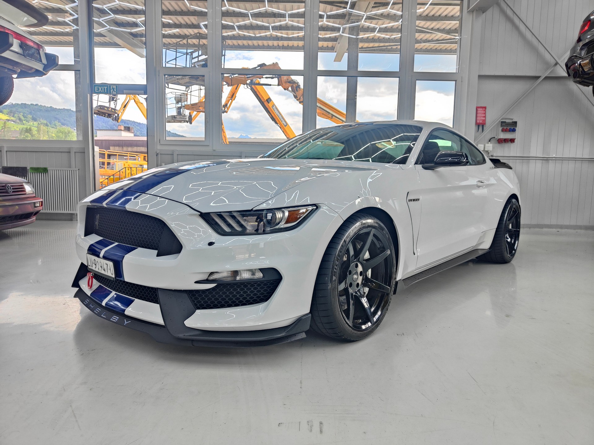 FORD Shelby GT350-image-2