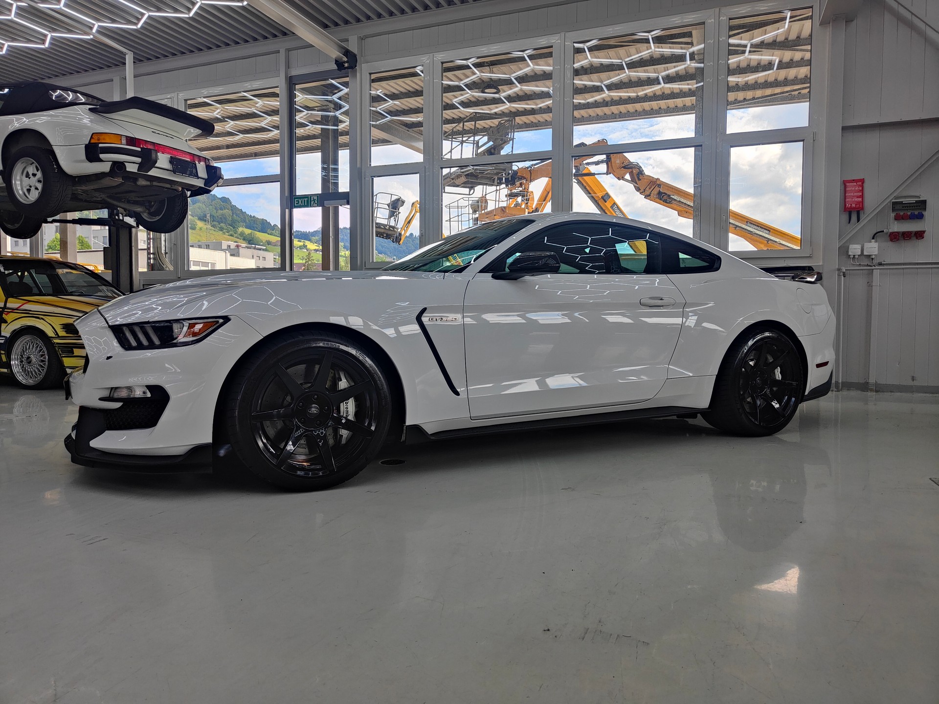 FORD Shelby GT350-image-3