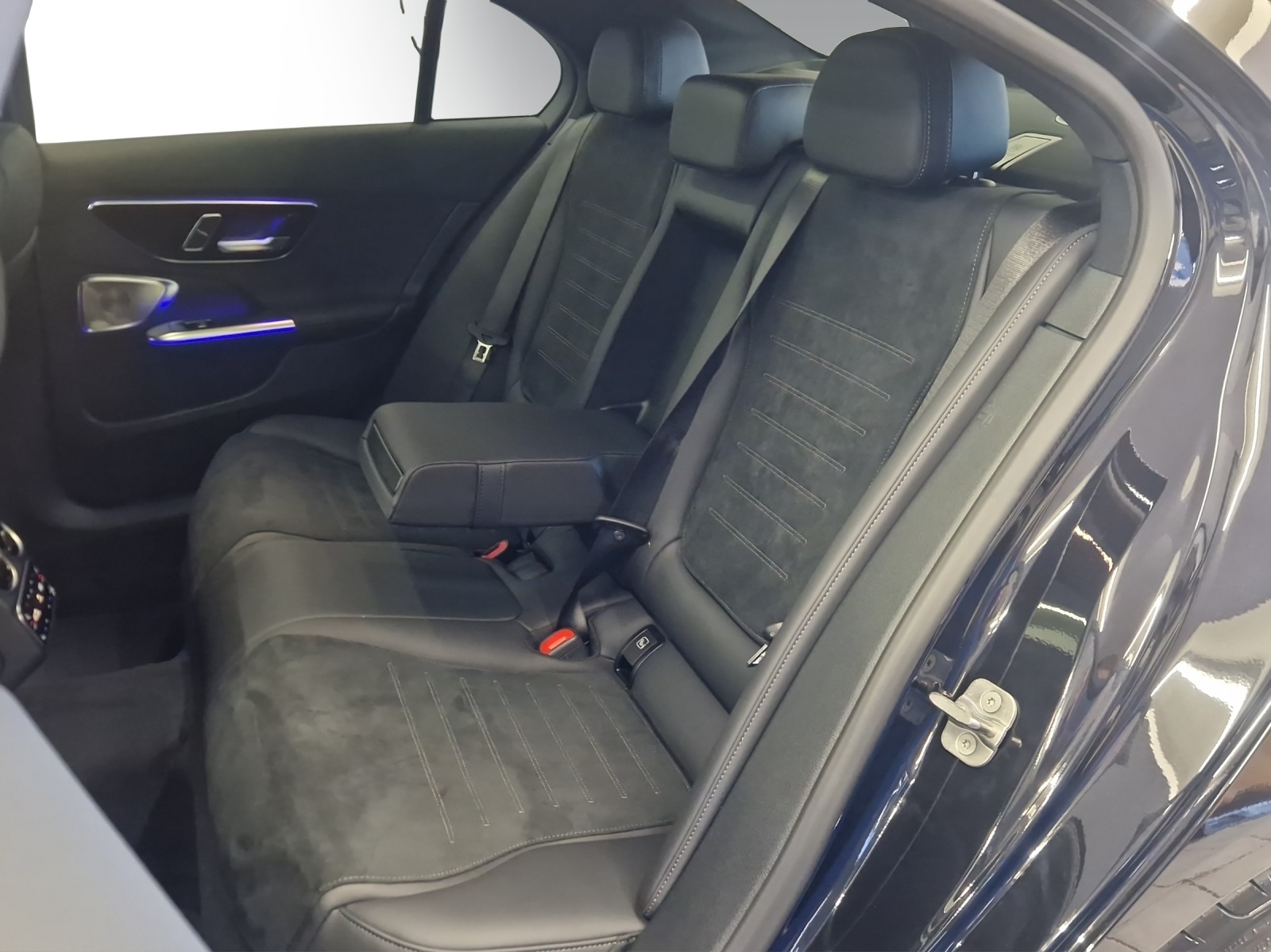 MERCEDES-BENZ C 300-image-12